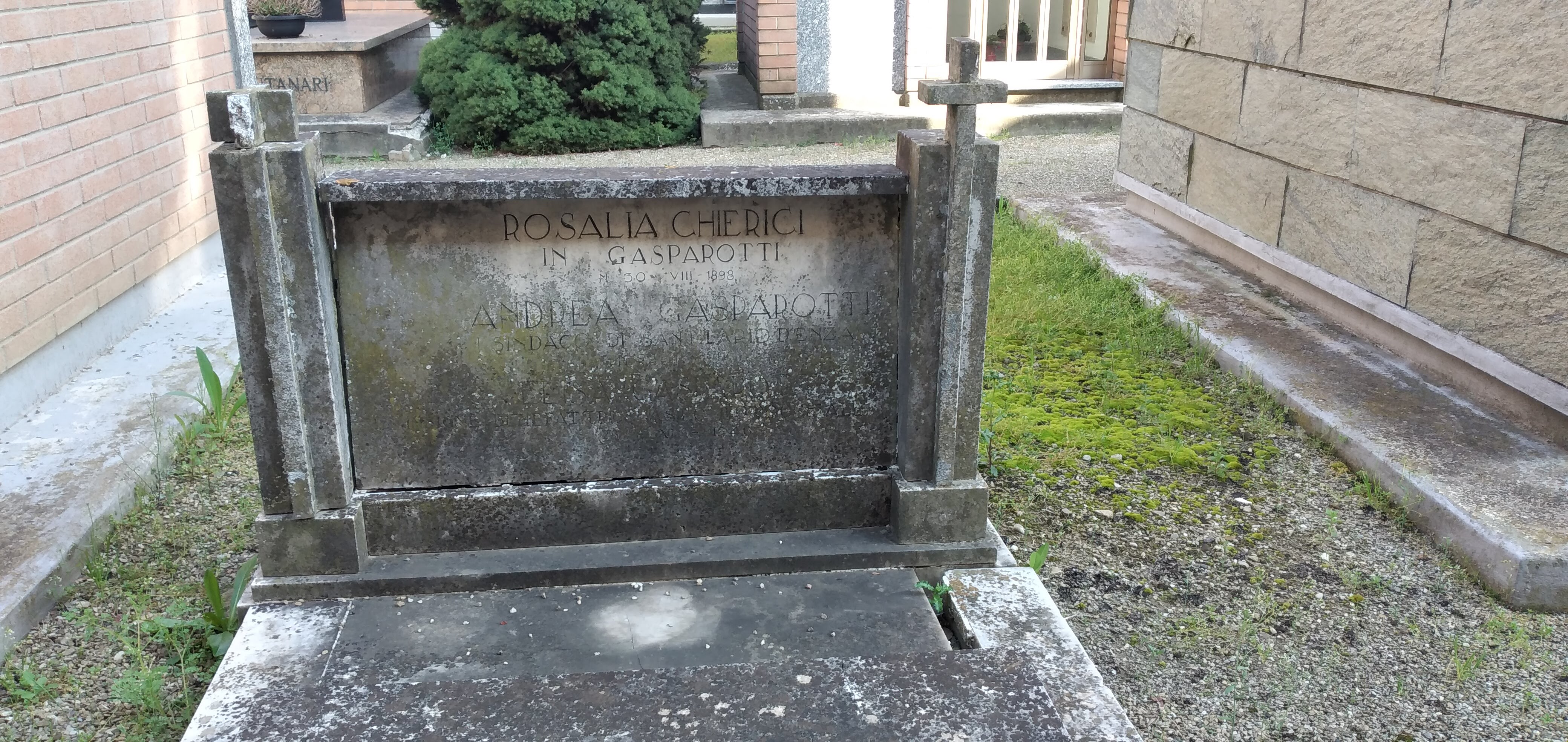  Immagine LA CAPPELLA DEL CIMITERO DI CALERNO